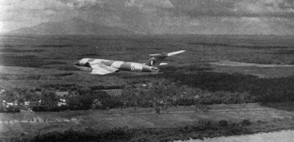 03 Victor XH621 Low Level over Malaya www.flightglobal.com