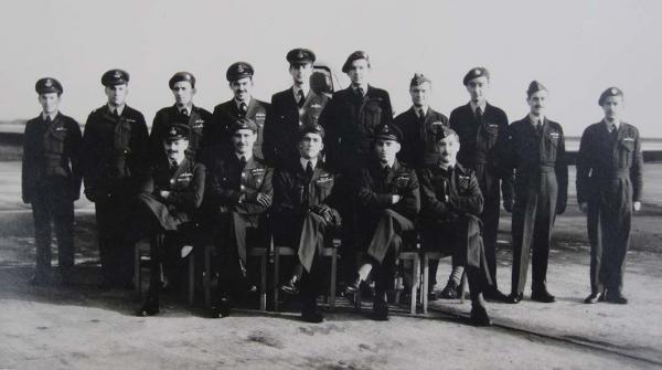 03 67 Sqn Vampire Pilots1